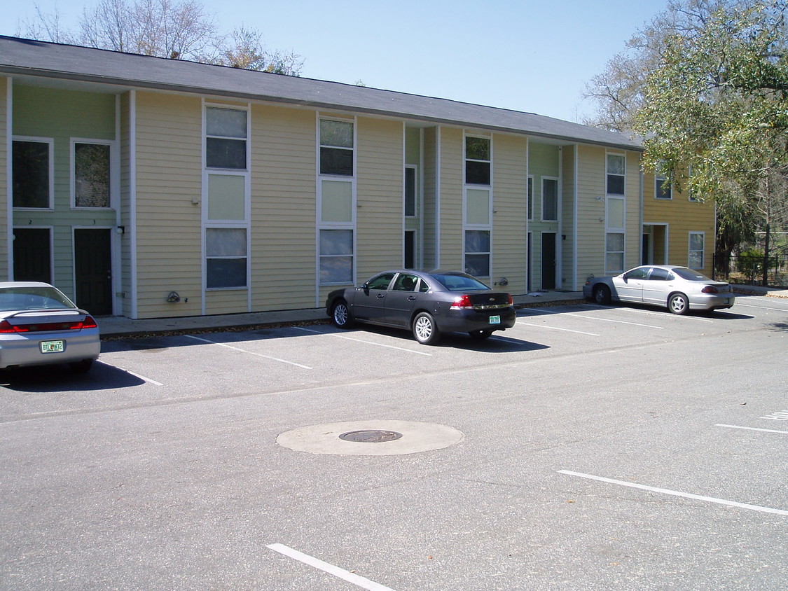 Primary Photo - Lone Oak Townhomes