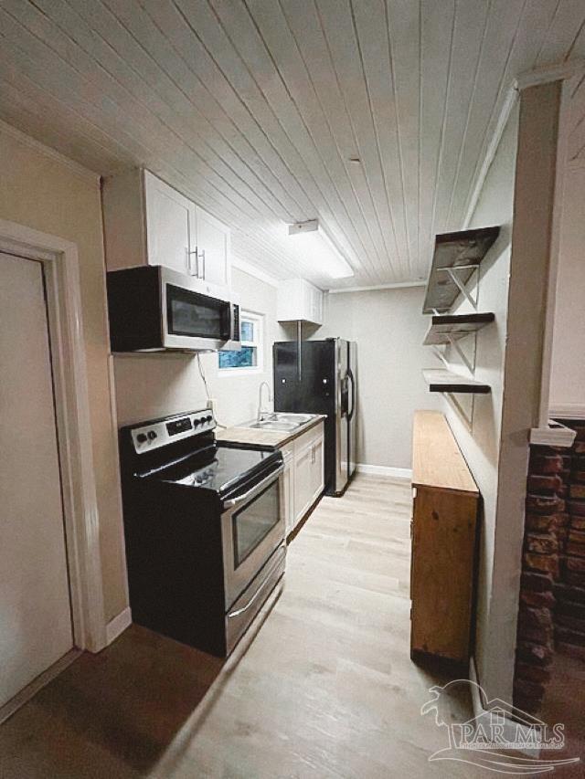 Building Photo - 9759 Cove Ave