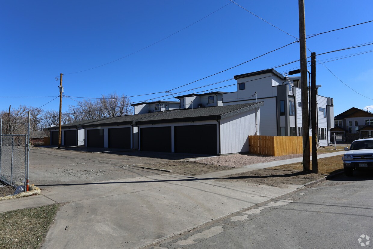 Building Photo - 4045 Pecos St
