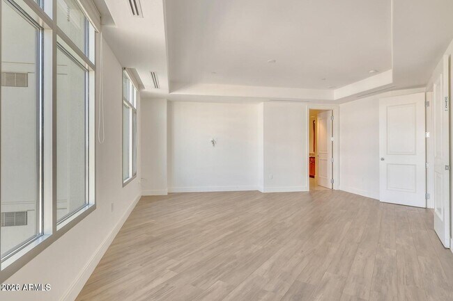 Foto del edificio - 2211 E Camelback Rd