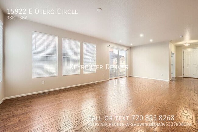 Foto del edificio - Elegant 3-Bed, 3-Bath Luxury Townhome in C...