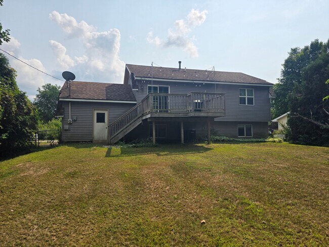 Building Photo - 4900 Thornapple Ln