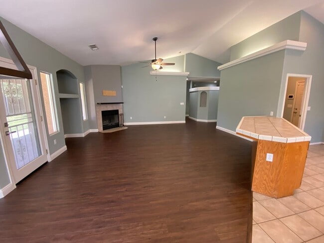 Foto del edificio - 2643 W Oakridge Ave