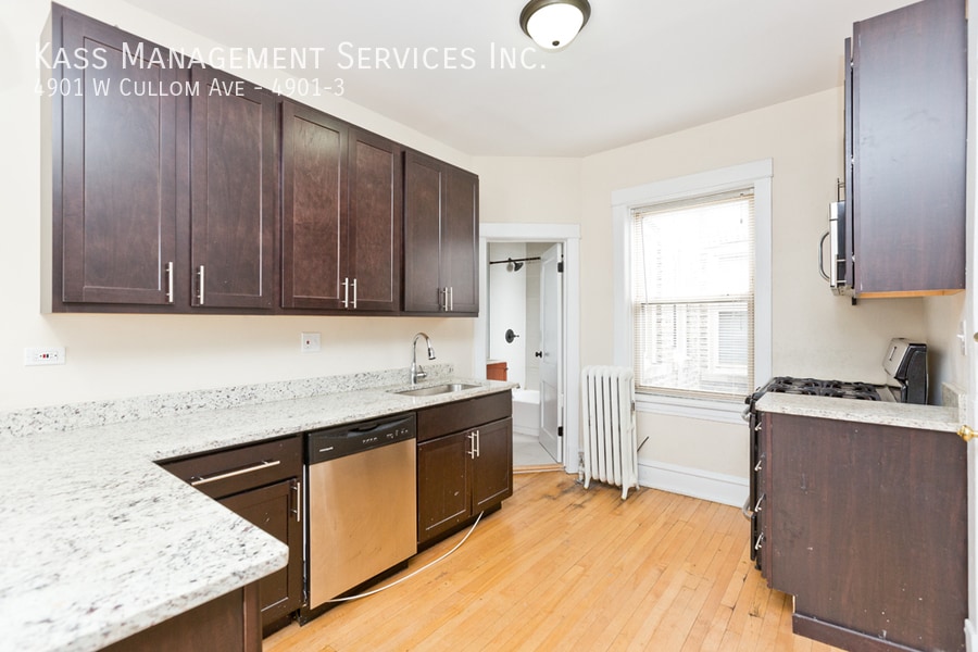 Primary Photo - 4901 W Cullom Ave