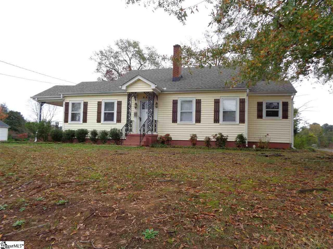 324 Pine St, Greer, SC 29650 House Rental in Greer, SC