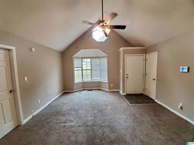 Foto del edificio - Cozy 3BR/2BA Home with Open Living Space