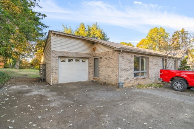 Building Photo - 6501 Beaver Ridge Rd