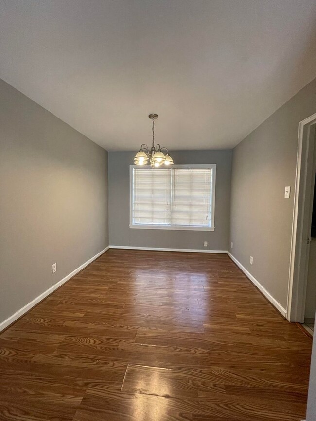 Building Photo - Condo for rent in Homewood **ACCEPTS SECTI...