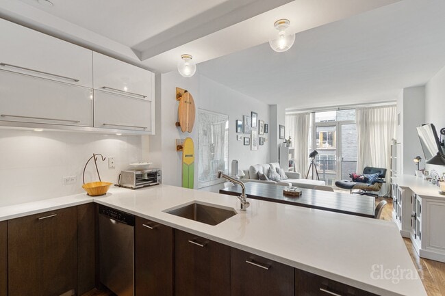 Building Photo - 214 N 11th St