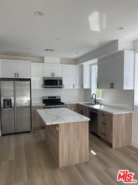 Foto del edificio - 14249 Sylvan St