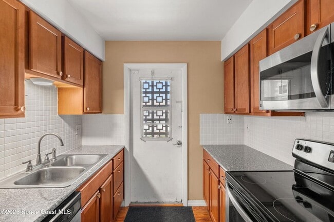 Foto del edificio - 8401 N Atlantic Ave