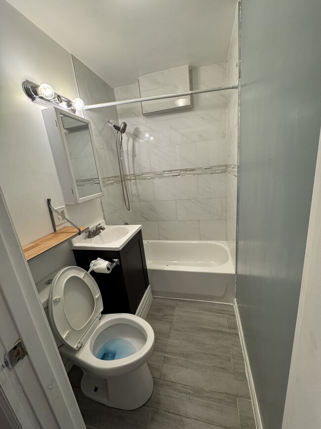 Bathroom - 917 W 35th St