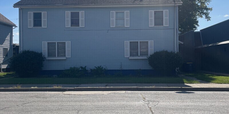 Primary Photo - 413 W 7th St