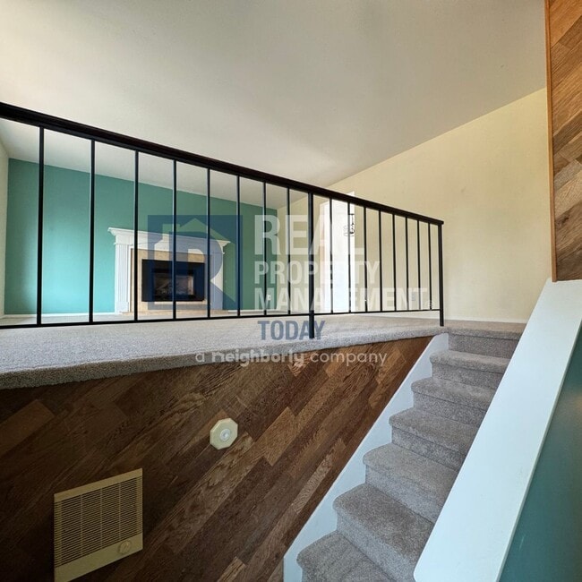 Foto del edificio - Rare 4 Bedroom Plus 4 Bathroom Home!