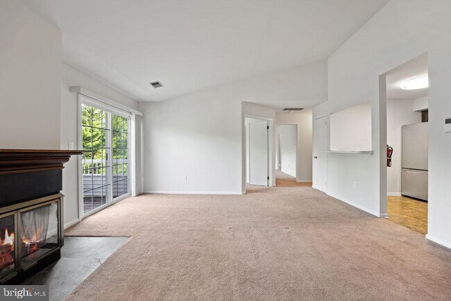Building Photo - 104 Olympic Ct