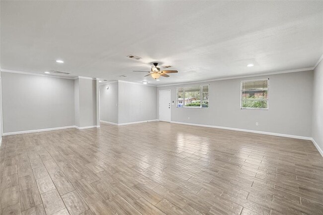 Building Photo - 1803 Victoria Dr