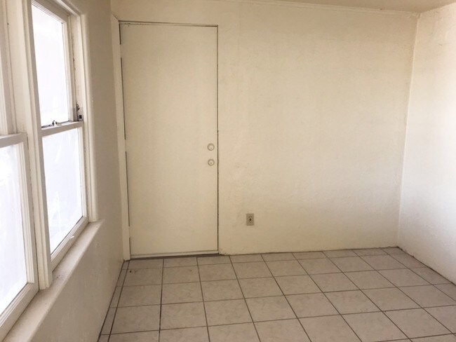 Building Photo - 2526 N. Columbus Blvd #1