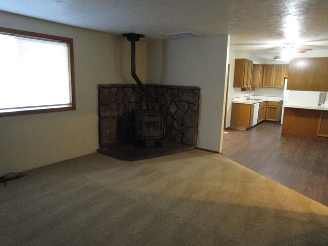 Building Photo - House Right By Ward Rhoden Stadium - Available Soon!