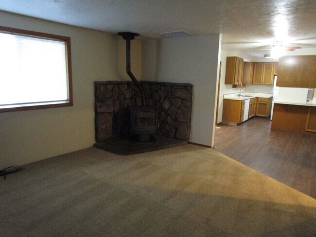Foto del edificio - House Right By Ward Rhoden Stadium - Available Soon!