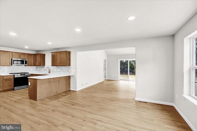 Building Photo - 2450 Jefferson Ave