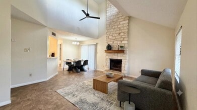 Building Photo - 1703 Horseshoe Cir