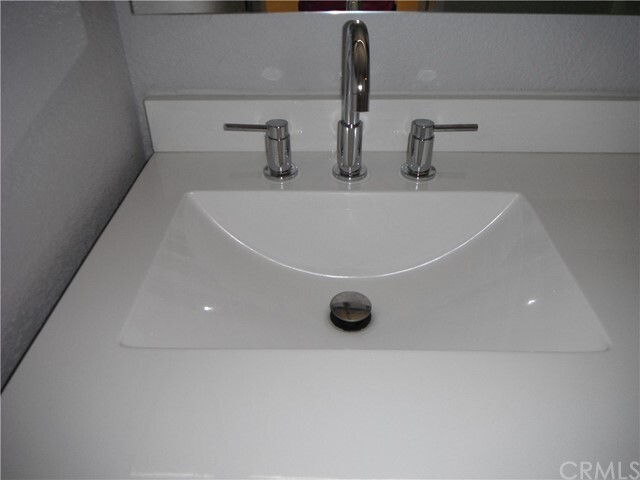 Foto del edificio - 10610 Lakeside Dr N