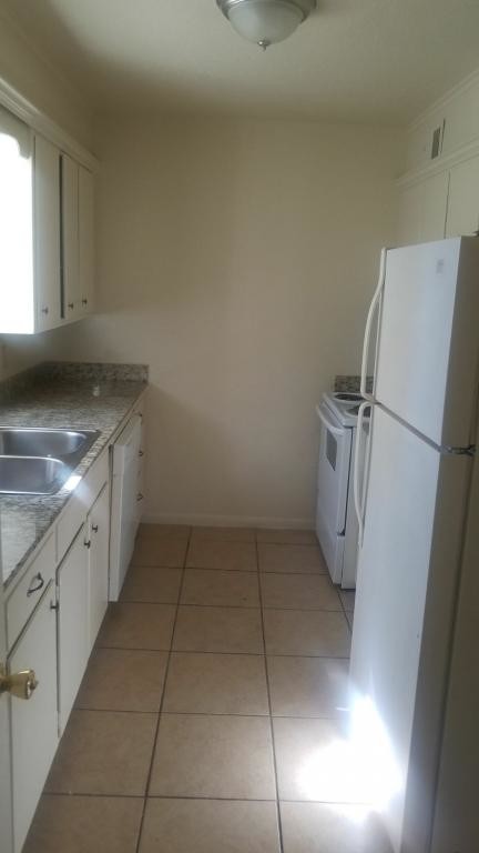Building Photo - 2622 S 85th E Ave #B