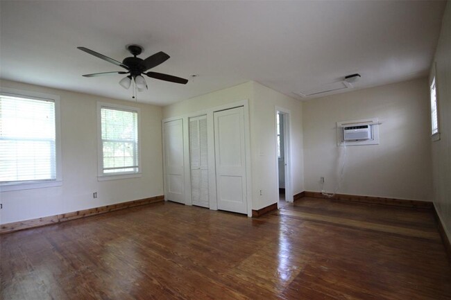 Foto del edificio - 904 Possum Trot St