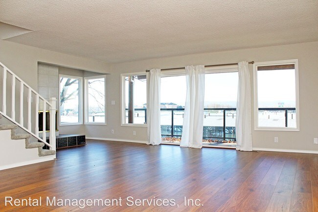 Building Photo - 704 N Tomahawk Island Dr