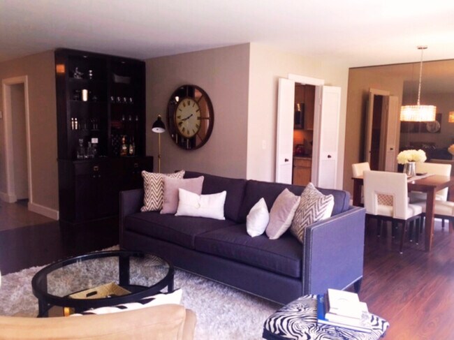 Foto del edificio - 50 E Bellevue Pl