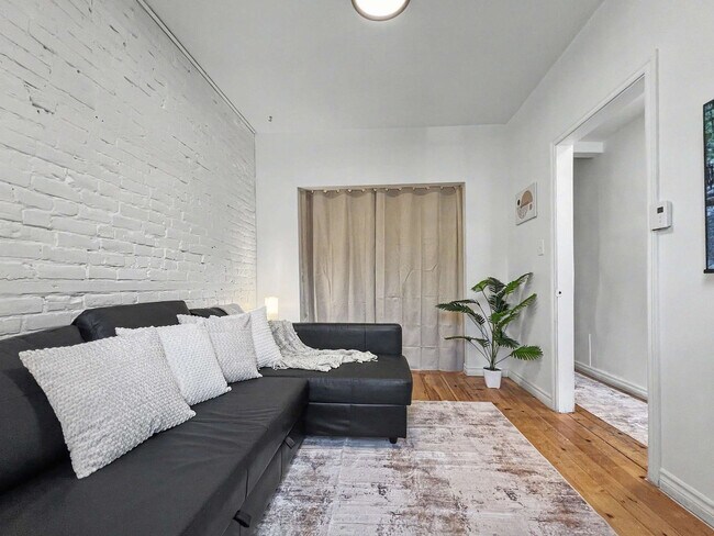Photo du bâtiment - 4625 Rue Ontario E