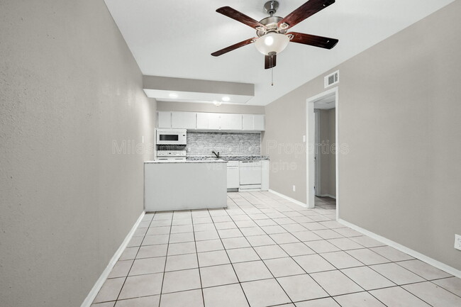 Foto del edificio - 816 S Crockett St