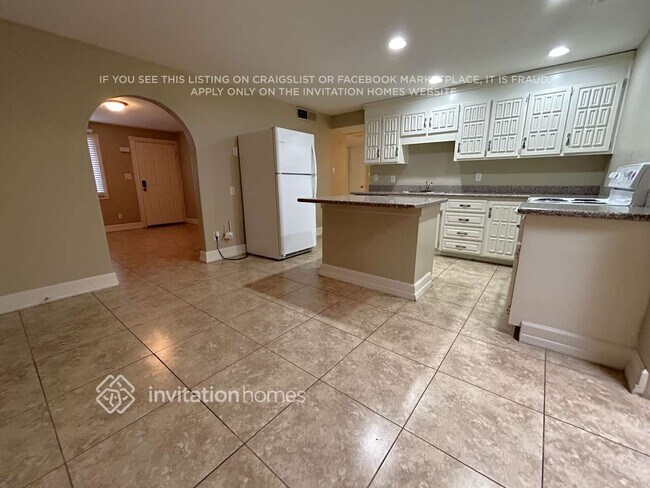 Foto del edificio - 15218 N 38th St