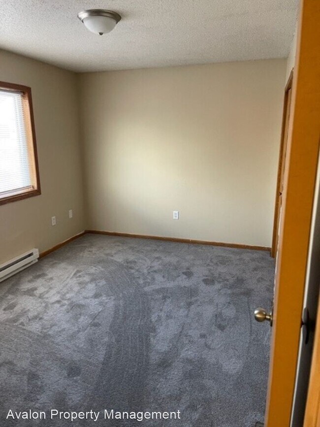 Building Photo - 6 br, 2 bath House - 2324 Queen Ave N