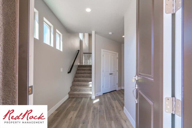 Building Photo - 3 Bedroom Hurricane Townhome With Scenic Views