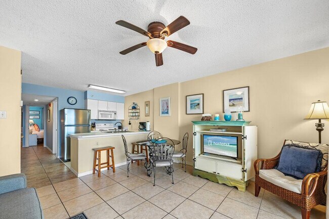 Foto del edificio - 561 E Beach Blvd