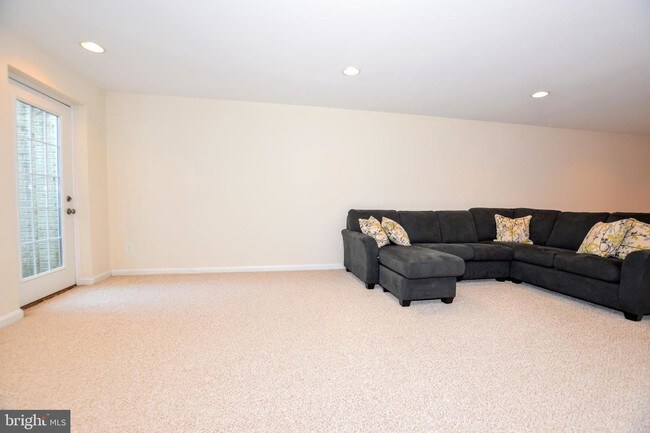 Building Photo - 404 Granville Ct