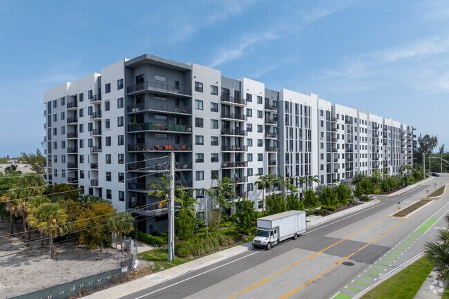 Foto del edificio - Oasis Pointe