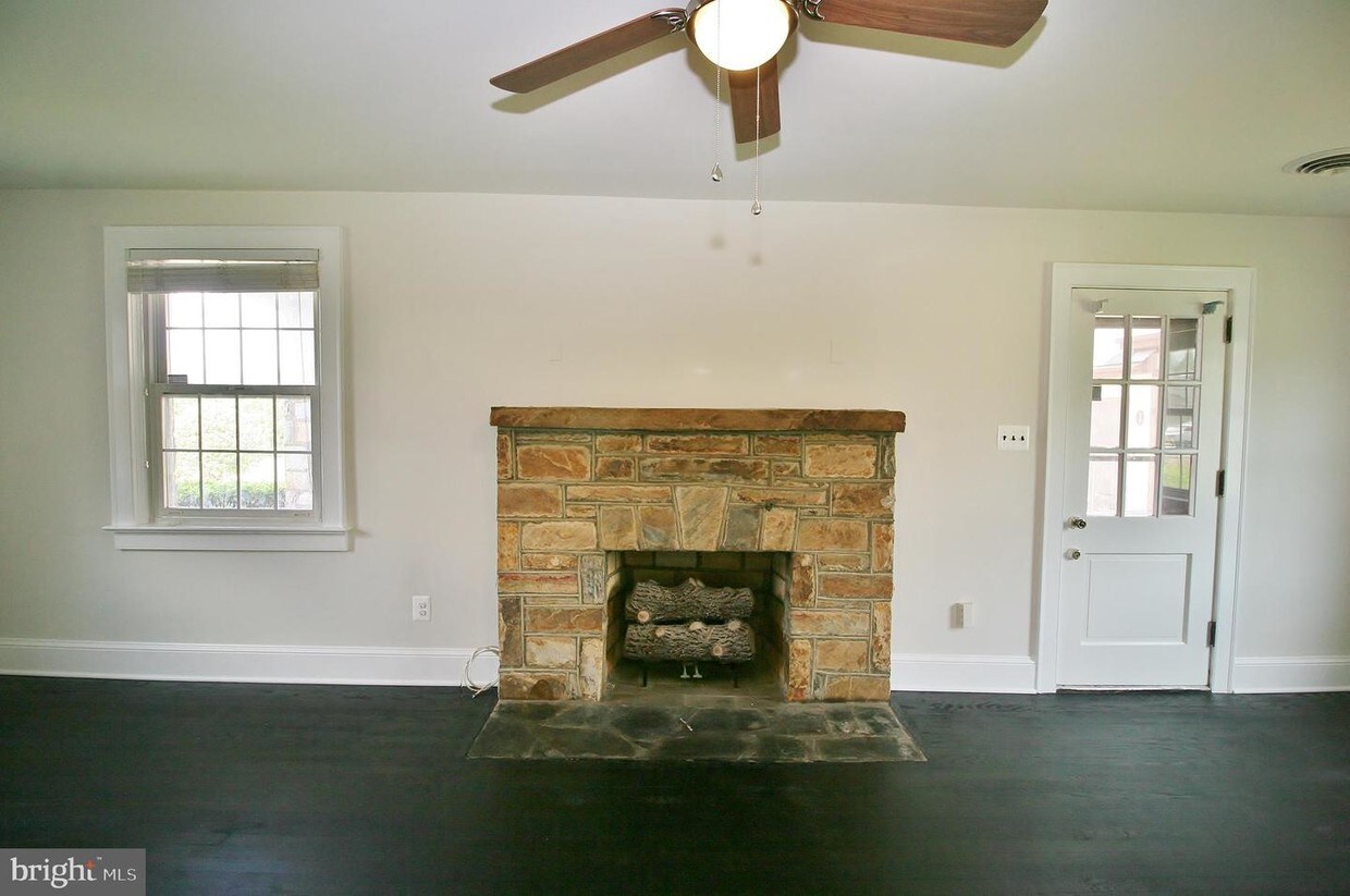Foto principal - 9505 Lee Ave W