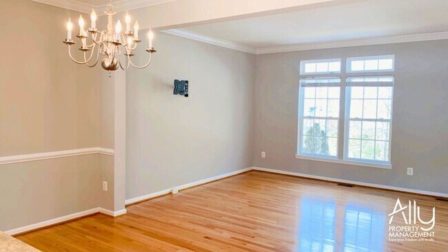 Foto del edificio - 908 Rainier Rd