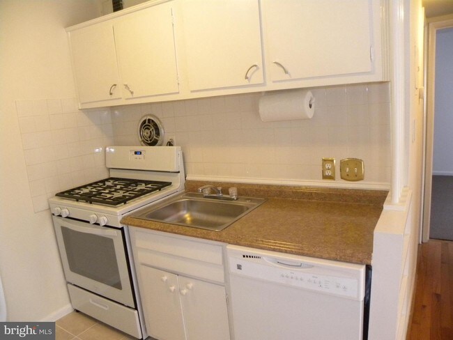 Building Photo - 4333 Americana Dr