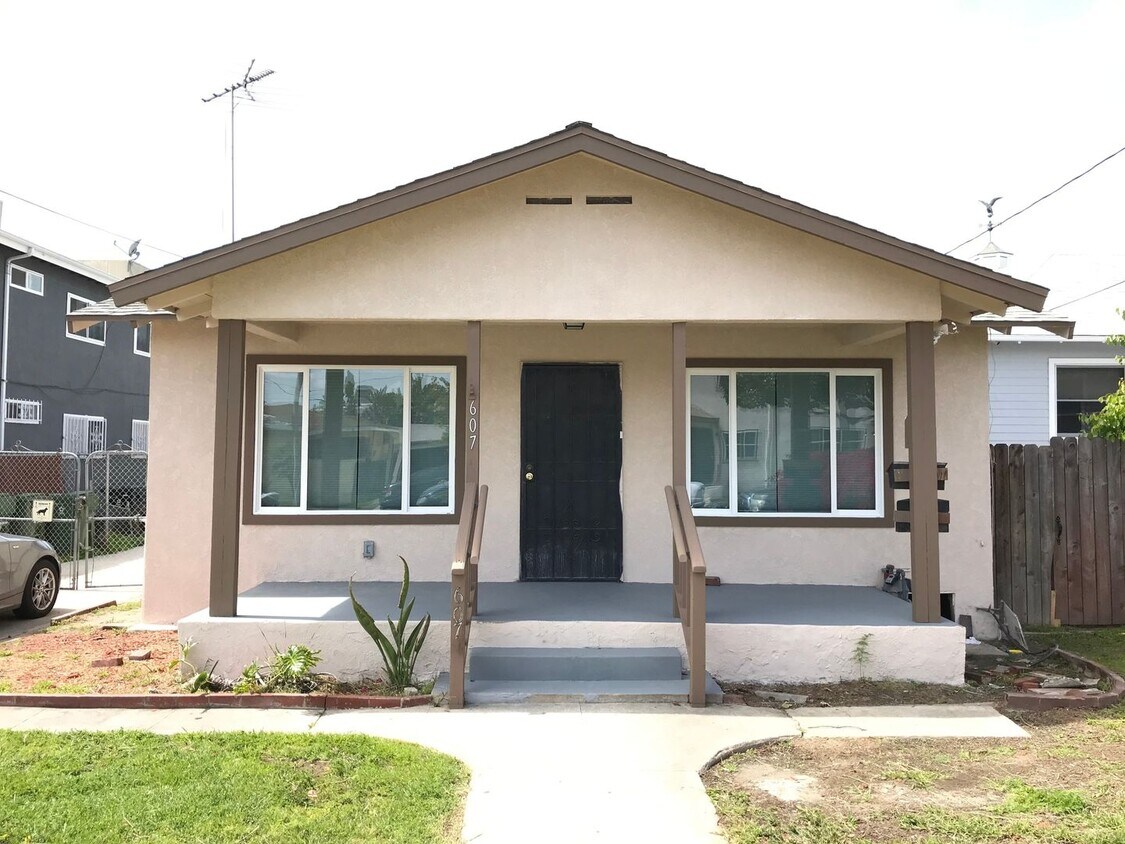 Primary Photo - 607 S Fir Ave