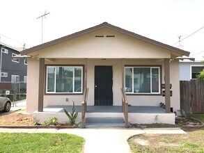 Building Photo - 607 S Fir Ave