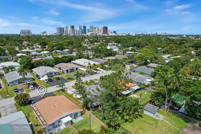 Foto del edificio - 838 SW 14th St