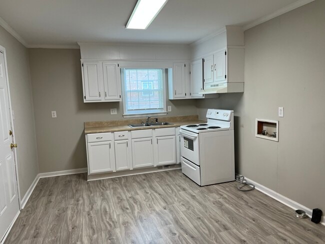 Foto del edificio - 1016 Hazelwood Dr