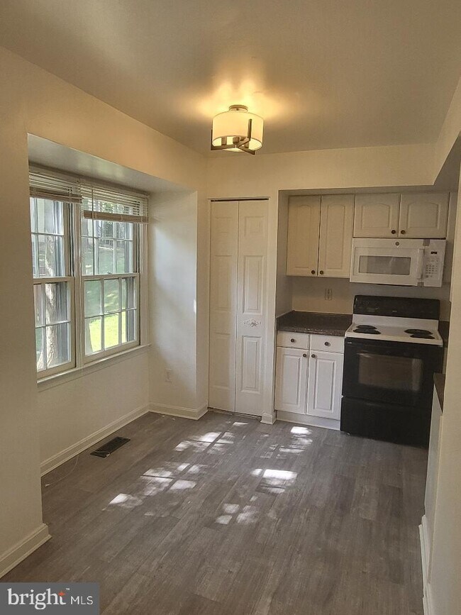 Building Photo - 4911 McFarland Dr