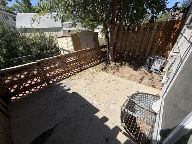 Building Photo - 418 Mulberry Dr