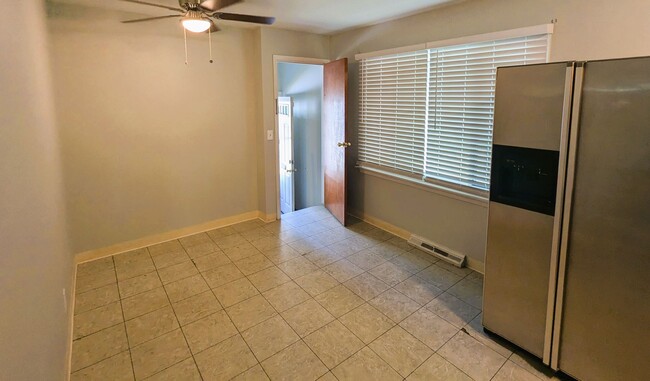 Foto del edificio - 3 bedroom, 1 bathroom home in College Hill...