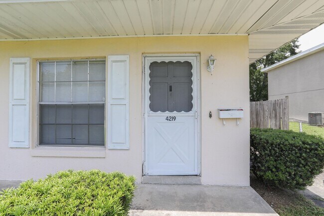 Foto del edificio - 4219 Parkside Dr