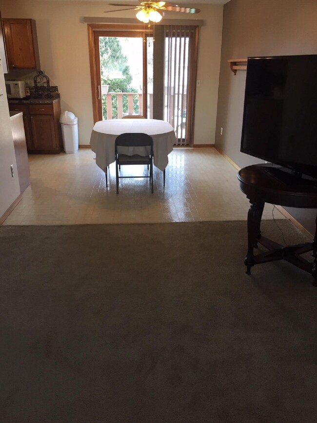 dining area - 1406 Lancer Blvd